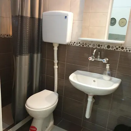 Medju Borovima Vinci